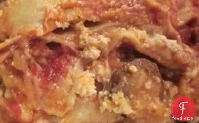 Włoska lasagne z kiełbasą i grzybami z sosem beszamelowym