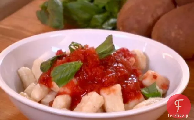 Gnocchi z pikantnym sosem pomidorowym
