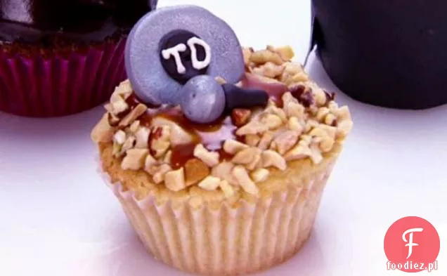 Orzechy do babeczek z masłem orzechowym i nadzieniem solonym karmelem