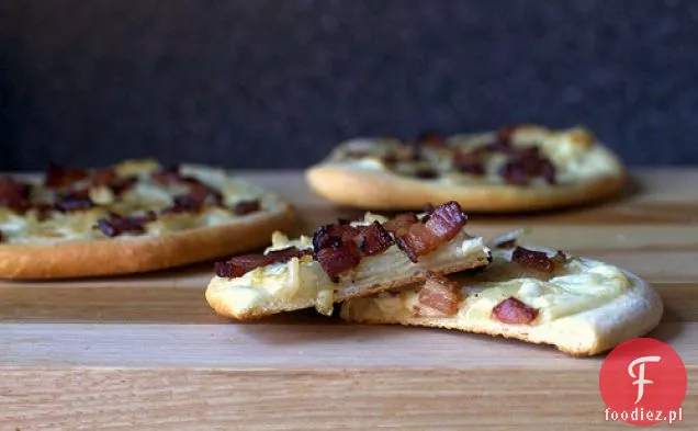 Pizza Z Boczkiem, Cebulą I Śmietaną