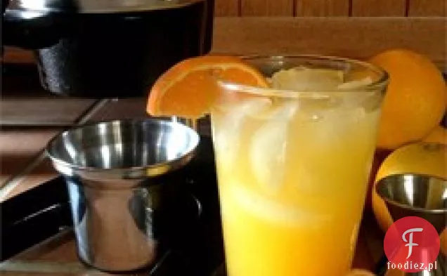 Pomarańczowe zauroczenie! Koktajl ze świeżo wyciskanej pomarańczy i wódki