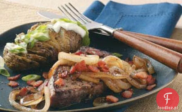 Steki z cebulą glazurowaną melasą