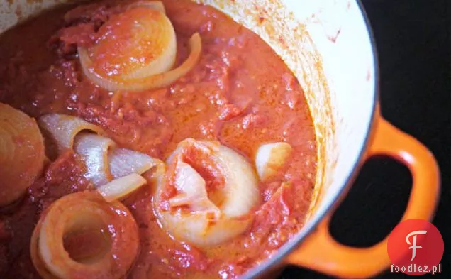 Sos pomidorowy Marcella Hazan z cebulą i masłem