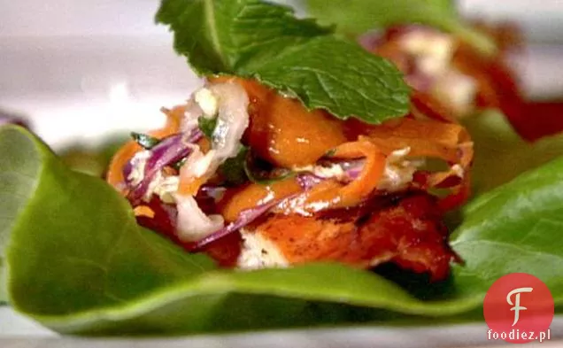 Szaszłyki z kurczaka marynowane w Jukatanie z sosem chili z orzechami ziemnymi