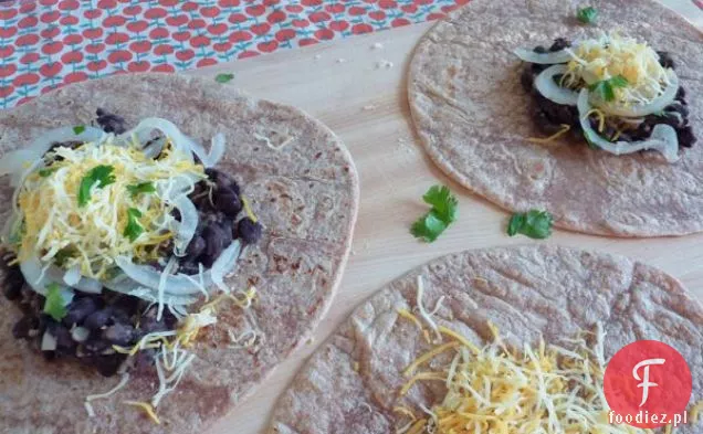 Burritos Fasolowe Z Marynowaną Cebulą