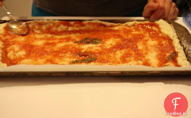 Biała Pizza Z Ricottą, Suszonymi Pomidorami I Szalotkami