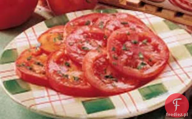 Prosta sałatka z marynowanych pomidorów