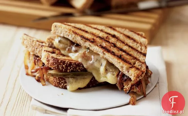 Grillowane kanapki Gruyère i słodka cebula