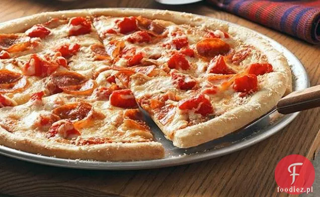 Serowa pizza pepperoni z parmezanem