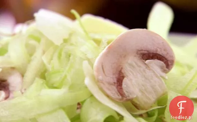 Sałatka z selera, grzybów i parmezanu