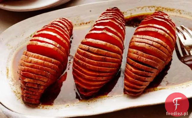 Grillowane słodkie ziemniaki Hassleback z masłem melasowo-gałkowym