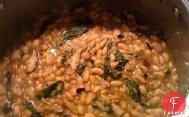 Zupa z białej fasoli z komosą ryżową, szpinakiem i grzybami shiitake