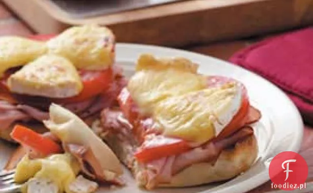 Kanapki z szynką i serem Brie