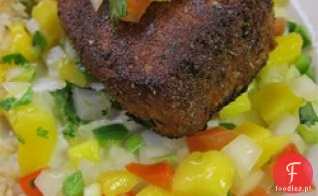 Czarne steki z tuńczyka z salsą mango