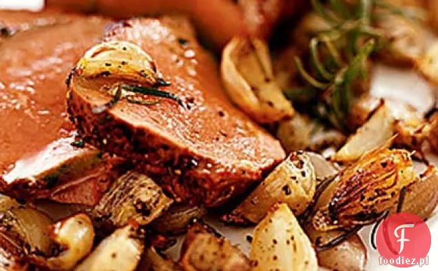 Pieczony Filet wołowy ze Stiltonem i chrupiącą szalotką