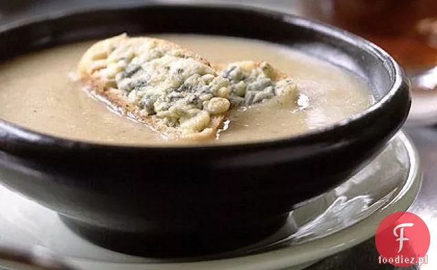 Zupa ziemniaczana z pieczonym czosnkiem i szalotką z serowymi grzankami