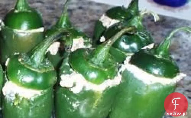Faszerowane papryczki jalapeno z wędzonym serem gouda i ananasem