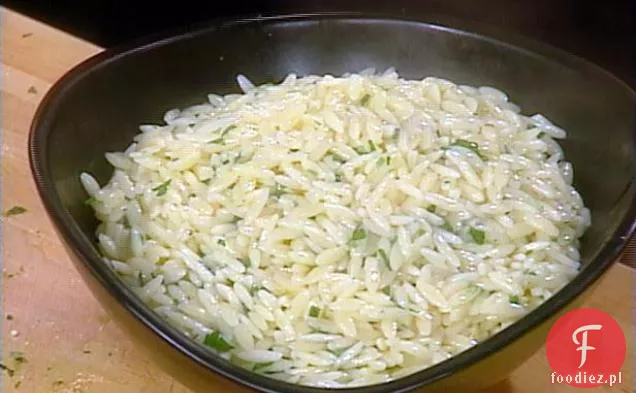 Orzo z pietruszką i skórką cytrynową