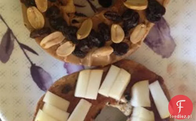 Kanapka z masłem orzechowym i owocami