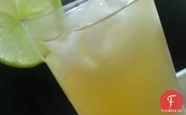 Słodka mrożona herbata limonkowa