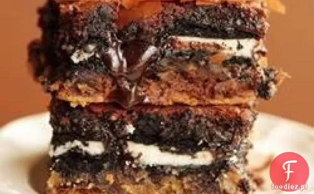 Najlepszy batonik brownie z kawałkami czekolady i kremem Oreo