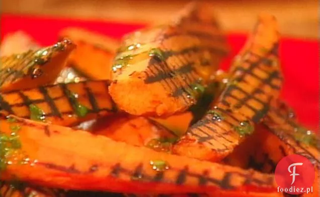 Grillowane słodkie ziemniaki z winegretem limonkowo-kolendrowym