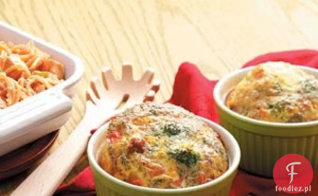 Quiche w kubeczkach z boczkiem i brokułami