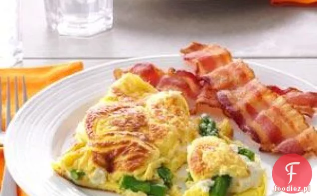 Omlet ze szparagami i serem śmietankowym
