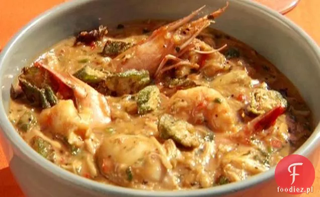 Gumbo z owoców morza i andouille z krewetkami, przegrzebkami, małżami i ostrygami z chrupiącą okra