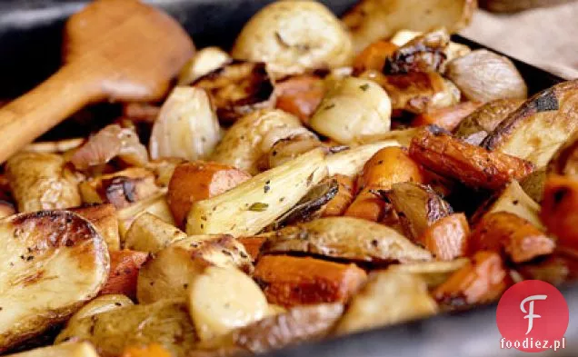 Pieczone ziemniaki, Pasternak i marchewka z sosem chrzanowym