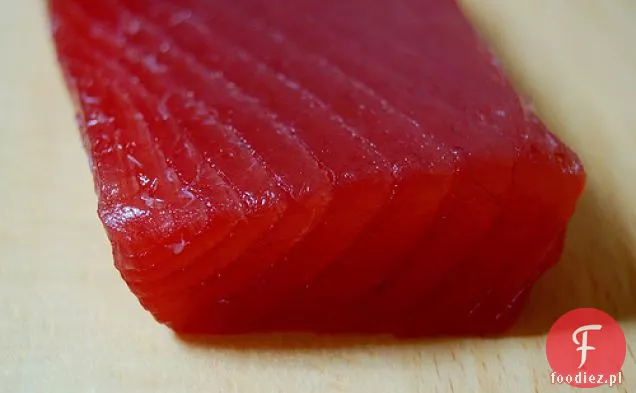 Sashimi Z Tuńczykiem Z Marynowanym Daikonem I Kolendrą Dla Niemowląt