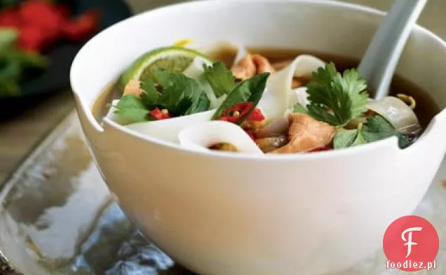 Hanoi zupa z makaronem wołowo-ryżowym (Pho Bo)