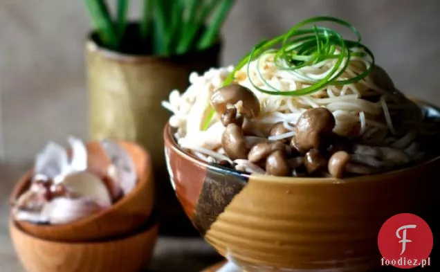 Przepis na japoński makaron Somen ze słodkim sosem sojowo-imbirowym