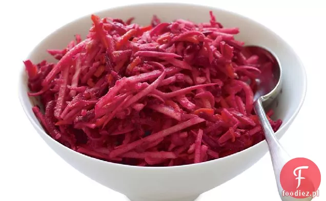 Świeży chrzan z jabłkami i żurawiną