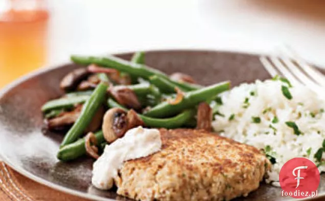 Krokiety z łososia cytrynowo-koperkowego z sosem chrzanowym