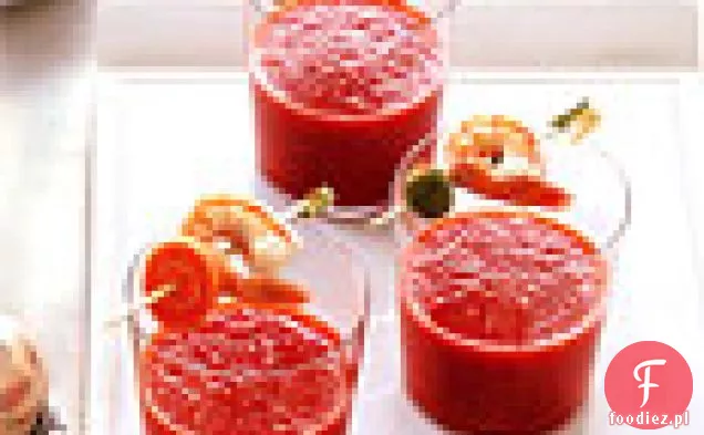Shoty zupy Bloody Mary z krewetkami i marynowanymi warzywami