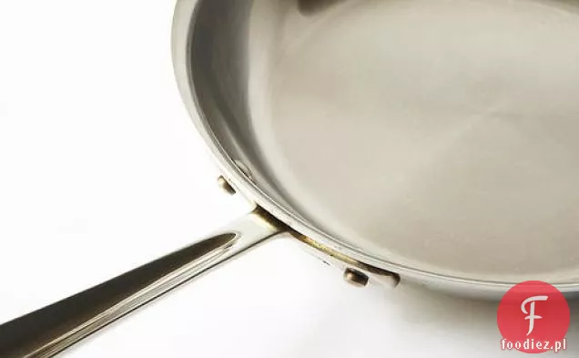 Świeże sardynki z czosnkiem i pietruszką