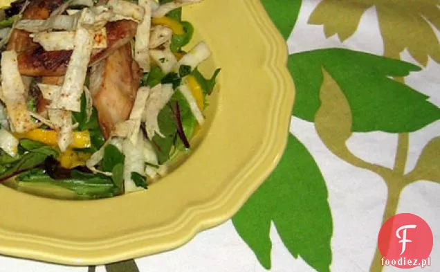 Sałatka z grillowanym kurczakiem, Mango i Jicama z tequilą-limonkowym winegretem