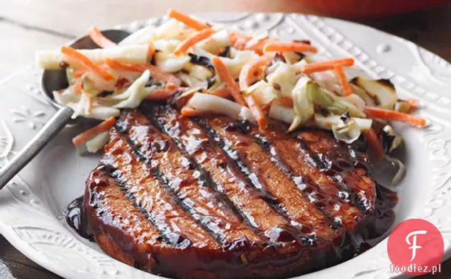 Kotlety wieprzowe wędzone z grilla z sałatką mieszaną jicama
