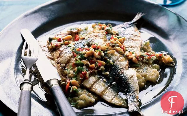 Grillowane sardynki z puree z bakłażana i sosem estragonowym