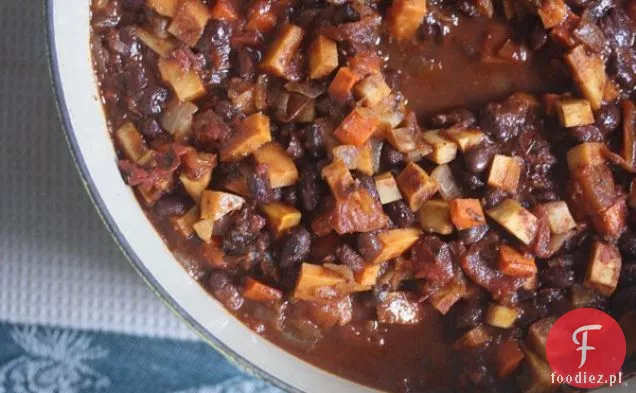 Warzywa Korzeniowe I Czarna Fasola Chili