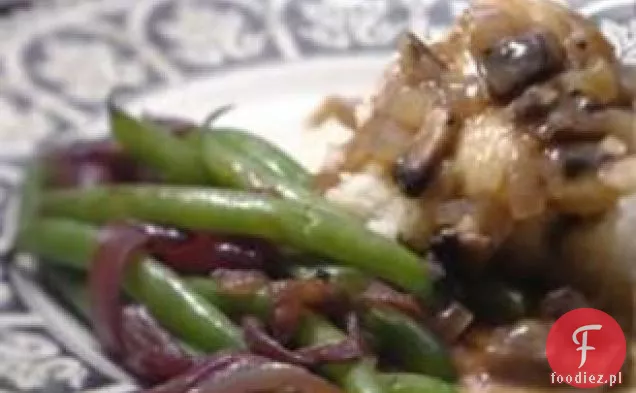 Tłuczone Ziemniaki Garlicky Z Sosem Portobello