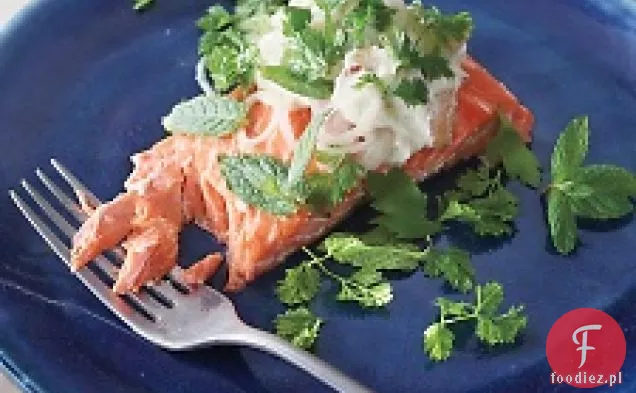 Pieczony dziki łosoś z sosem migdałowo-limonkowym