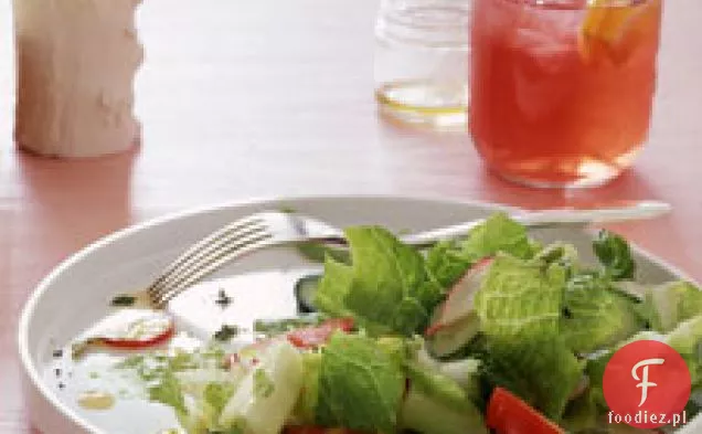 Sałatka Ogrodowa Z Serem Jogurtowym