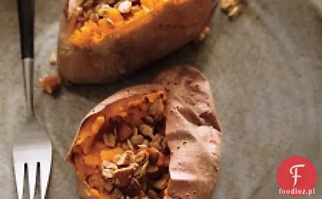 Pieczony Słodki Ziemniak z Klonowo-owsianą kruszonką
