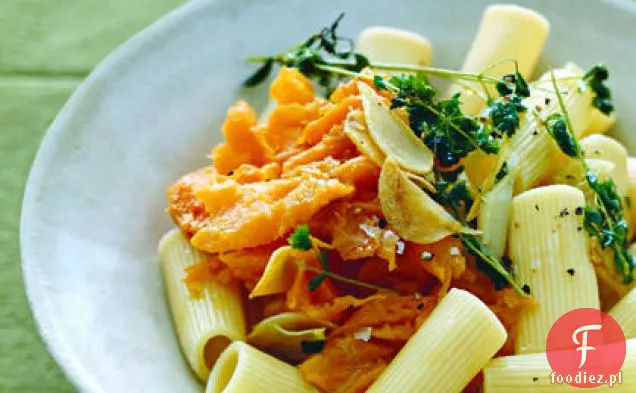Rigatoni ze słodkimi ziemniakami, Oregano i parmezanem