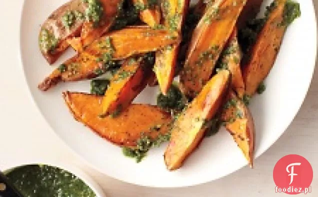 Pietruszka, Cytryna I Pesto Z Orzecha Włoskiego Na Prażonych Słodkich Ziemniakach