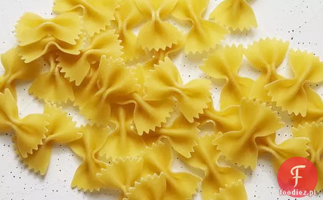 Muszki z Pesto, fetą i pomidorkami koktajlowymi
