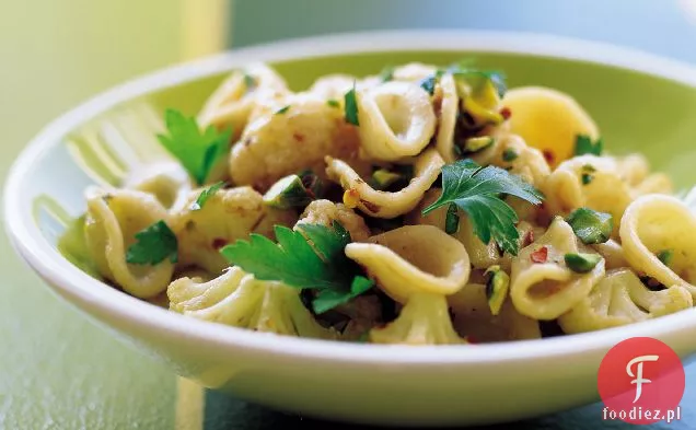 Orecchiette z kalafiorem, anchois i pistacjami