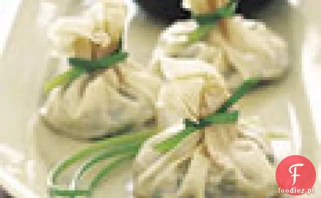 Jadeitowe pierogi z sosem sojowo-sezamowym